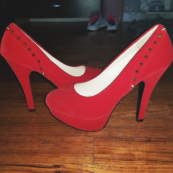 Red spikey heels - Picture 1 of 2